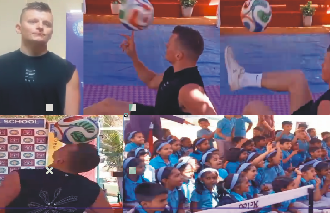 ಪುಟ್ಬಾಲ್ ಶ್ರೇಷ್ಠ ಆಟಗಾರ ಜೇಮಿ ನೈಟ್ ಅವರಿಂದ ಫ್ರೀಸ್ಟೈಲ್ ಪುಟ್ಬಾಲ್ ಪ್ರದರ್ಶನ