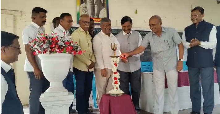 ಗ್ರಾಮೀಣ ಪ್ರದೇಶದ ಶಾಲೆಗಳಲ್ಲಿ ಸಂಸ್ಕೃತಿ ಸಂಸ್ಕಾರ ಇನ್ನು ಗಟ್ಟಿಯಾಗಿದೆ : ಡಾ. ಪಿ.ಜಿ.ಕೆಂಪಣ್ಣವರ