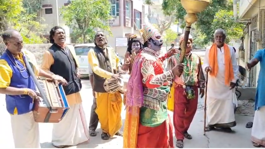 ಹಗಲು ವೇಷಧಾರಿಗಳಿಂದ ಮಹಾ ಕಾವ್ಯಗಳ ಸಾರಾಂಶ ಇಂದಿಗೂ ಜೀವಂತ