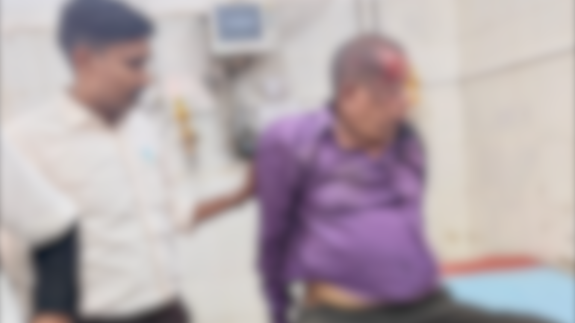 ​ಮಾನವೀಯತೆ ಮೆರೆದ ಗೃಹರಕ್ಷಕ ದಳದ ಬೋಧಕ: . ಅಪಘಾತಕ್ಕೀಡಾದ ಸವಾರನಿಗೆ ರವೀಂದ್ರ ಮಾಳಗಿ ಆಸರೆ