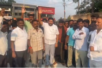 ಬಸ್ ನಿಲ್ದಾಣದ ಅವ್ಯವಸ್ಥೆಯನ್ನು ಖಂಡಿಸಿ ಪ್ರತಿಭಟನೆ : ಅಧಿಕಾರಿಗಳ ಭರವಸೆ ಬಳಿಕ ಪ್ರತಿಭಟನೆ ವಾಪಸ್