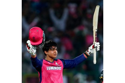 ಪ್ರತಿ ಚೆಂಡನ್ನು ಚಚ್ಚಿ ಬೀಸಾಡುವ ಈ ಹುಡುಗನಿಗೆ ಬೇಕಿದೆ ಕನಸಿಸ್ಟನ್ಸಿ ಪ್ರದರ್ಶನ