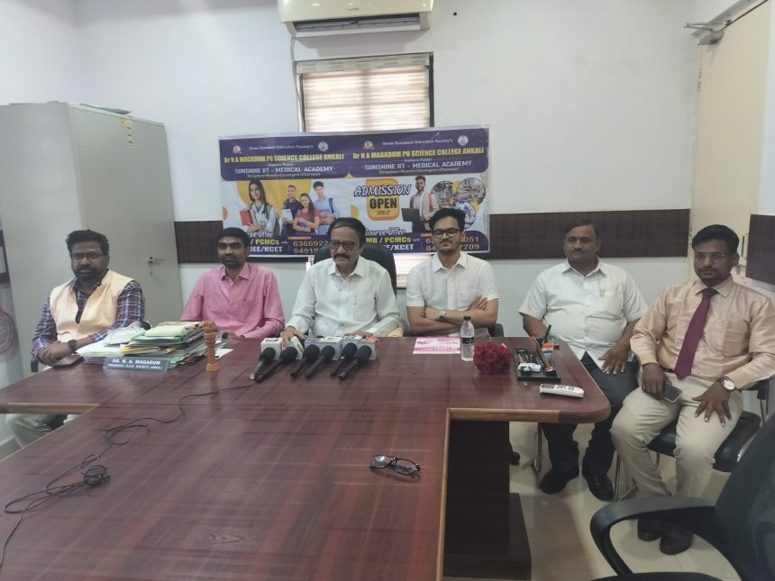 10ನೇ ತರಗತಿಯ ವಿದ್ಯಾರ್ಥಿಗಳಿಗೆ 50 ಲಕ್ಷ ಸ್ಕಾಲರ್ಶಿಪ್ ಬಂಪರ್ ಕೊಟ್ಟ ಡಾಕ್ಟರ್ ಏನ್ ಎ ಮಗದುಮ್ ಶಿಕ್ಷಣ ಸಂಸ್ಥೆ 10ನೇ ತರಗತಿಯ ವಿದ್ಯಾರ್ಥಿಗಳಿಗೆ 50 ಲಕ್ಷ ಸ್ಕಾಲರ್ಶಿಪ್ ಬಂಪರ್ ಕೊಟ್ಟ ಡಾಕ್ಟರ್ ಏನ್ ಎ ಮಗದುಮ್ ಶಿಕ್ಷಣ ಸಂಸ್ಥೆ