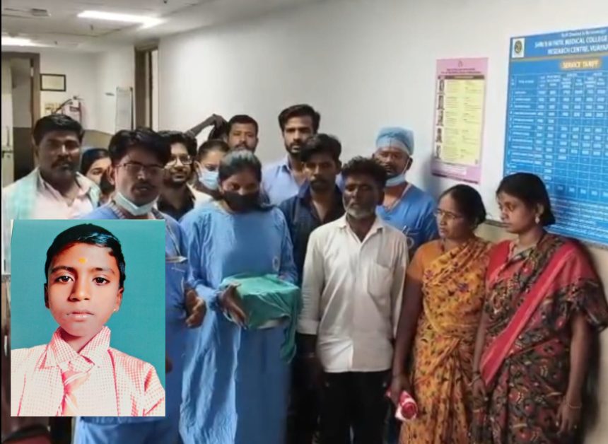 ಸಾವಿನಲ್ಲೂ ಸಾರ್ಥಕತೆ ಮೆರೆದ 10 ವರ್ಷದ ಬಾಲಕ: ಪುನೀತ್ರಂತೆ ಅಂಧರ ಬಾಳಿಗೆ ಬೆಳಕಾದ ಆಕಾಶ ಸಾವಿನಲ್ಲೂ ಸಾರ್ಥಕತೆ ಮೆರೆದ 10 ವರ್ಷದ ಬಾಲಕ: ಪುನೀತ್ರಂತೆ ಅಂಧರ ಬಾಳಿಗೆ ಬೆಳಕಾದ ಆಕಾಶ