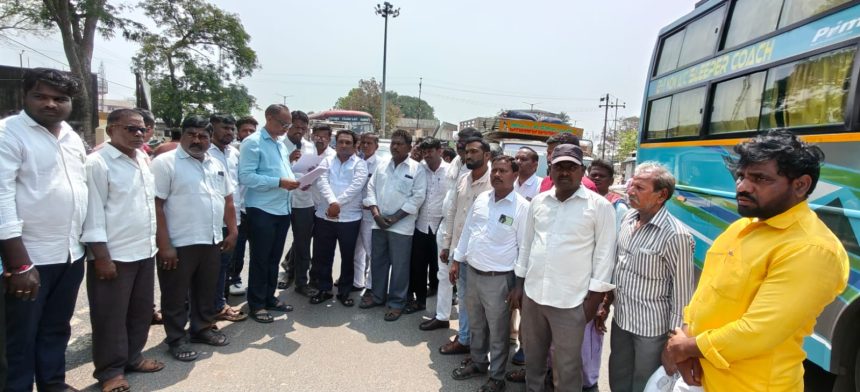 ಒಳ ಮೀಸಲಾತಿ ಜಾರಿಗೆಗೋಳಿಸಬೇಕೆಂದು ಗುರುಮಠಕಲ್ ಮಾದಿಗ ಸಮಾಜ ಪ್ರತಿಭಟನೆ.