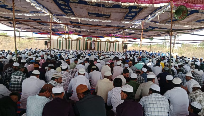 ಈದ್ ಗಾ ಮೈದಾನದಲ್ಲಿ ರಂಜಾನ್ ಹಬ್ಬಆಚರಣೆ ಈದ್ ಗಾ ಮೈದಾನದಲ್ಲಿ ರಂಜಾನ್ ಹಬ್ಬಆಚರಣೆ