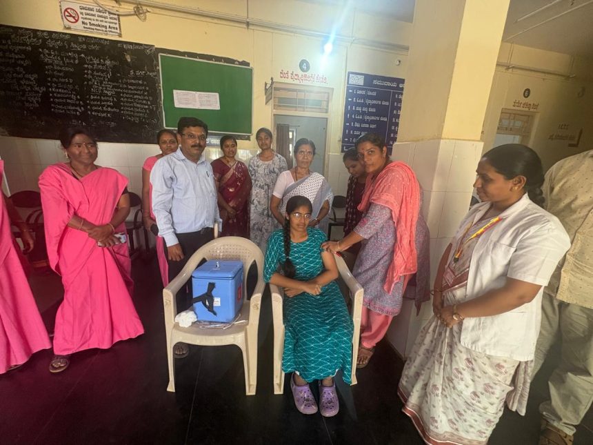 ಪ್ರಾಥಮಿಕ ಆರೋಗ್ಯ ಕೇಂದ್ರದಲ್ಲಿ HPV ಲಸಿಕೆ ಅಭಿಯಾನಕ್ಕೆ ಚಾಲನೆ ಪ್ರಾಥಮಿಕ ಆರೋಗ್ಯ ಕೇಂದ್ರದಲ್ಲಿ HPV ಲಸಿಕೆ ಅಭಿಯಾನಕ್ಕೆ ಚಾಲನೆ