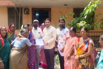 ಕನ್ನಾರಿ ಗ್ರಾಮದಲ್ಲಿ ಅಕ್ರಮ ಮಧ್ಯ ಮಾರಾಟ ವಿರೋಧಿಸಿ ಅಬಕಾರಿ ನಿರೀಕ್ಷಕರಿಗೆ ಮನವಿ