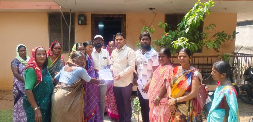 ಕನ್ನಾರಿ ಗ್ರಾಮದಲ್ಲಿ ಅಕ್ರಮ ಮಧ್ಯ ಮಾರಾಟ ವಿರೋಧಿಸಿ ಅಬಕಾರಿ ನಿರೀಕ್ಷಕರಿಗೆ ಮನವಿ