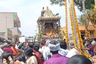 ಚಿಲಕಲನೇರ್ಪು ಗ್ರಾಮದಲ್ಲಿ ಸಡಗರದ ರಥೋತ್ಸವ; ಭಕ್ತರಿಂದ ಹೂವು-ದವನ ಸಮರ್ಪಣೆ