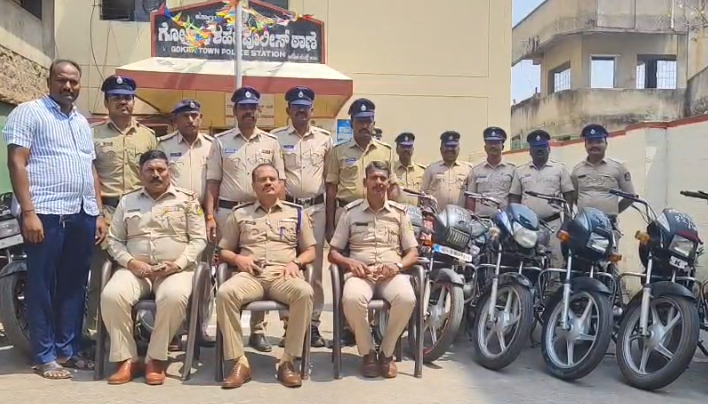 ಮೊಟರ ಸೈಕಲನ್ನೆ ಕಳ್ಳತನ ಮಾಡಿ ಮಾರಾಟ ಮಾಡುತಿದ್ದ ಐನಾತಿ ಕಳ್ಳರನ್ನು ಬಂದಿಸಿದ ಗೋಕಾಕ ಪೋಲಿಸರು ಮೊಟರ ಸೈಕಲನ್ನೆ ಕಳ್ಳತನ ಮಾಡಿ ಮಾರಾಟ ಮಾಡುತಿದ್ದ ಐನಾತಿ ಕಳ್ಳರನ್ನು ಬಂದಿಸಿದ ಗೋಕಾಕ ಪೋಲಿಸರು