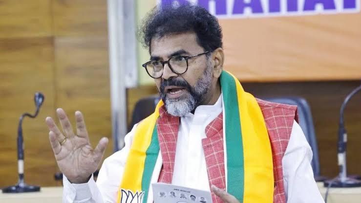 ದಲಿತ ಸಂಘಟನೆಗಳು ಬಾನು ಮುಷ್ತಾಕ್ ‘ರಿಗೆ ಅವರ ಮನೆದೇವರಿಂದಲೇ ಪೂಜೆ ಮಾಡಬೇಕು 