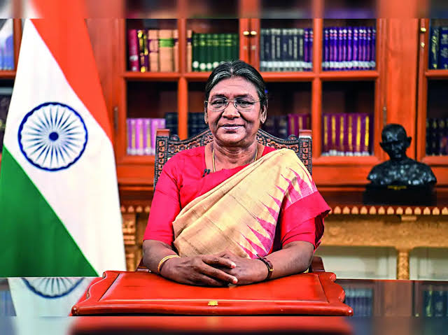 ಇಂದು ತುಮಕೂರಿಗೆ ರಾಷ್ಟ್ರಪತಿ ದ್ರೌಪದಿ ಮುರ್ಮು ಭೇಟಿ : ಗುರುವಂದನಾ ಮಹೋತ್ಸವದಲ್ಲಿ ಭಾಗಿ ಇಂದು ತುಮಕೂರಿಗೆ ರಾಷ್ಟ್ರಪತಿ ದ್ರೌಪದಿ ಮುರ್ಮು ಭೇಟಿ : ಗುರುವಂದನಾ ಮಹೋತ್ಸವದಲ್ಲಿ ಭಾಗಿ