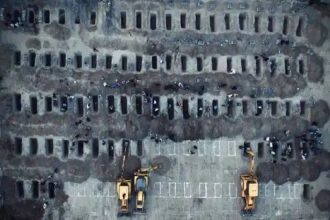 ಸಾಲು ಸಾಲು ಸಮಾಧಿ ಚಿತ್ರ ಫೋಟೋ ಹಂಚಿಕೊಂಡ ಇರಾನ್ : ವಿಶ್ವವೇ ಸ್ಥಬ್ದ 