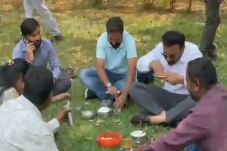 ಪತ್ರಕರ್ತರ ಜೊತೆ ಊಟ ಸವಿಯುತ್ತ, ಉಭಯ ಕುಶಲೋಪರಿ ವಿಚಾರಿಸಿದ ಸಂತೋಷ್ ಲಾಡ್ 