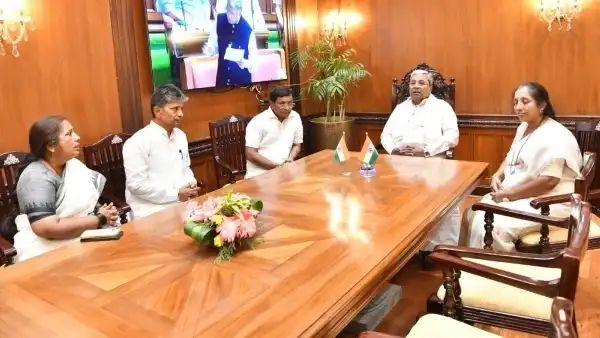 ಉಪಚುನಾವಣೆ : ಎಚ್.ವೈ.ಮೇಟಿ ಕುಟುಂಬದವರ ಜೊತೆ ಸಿಎಂ ಸಭೆ 