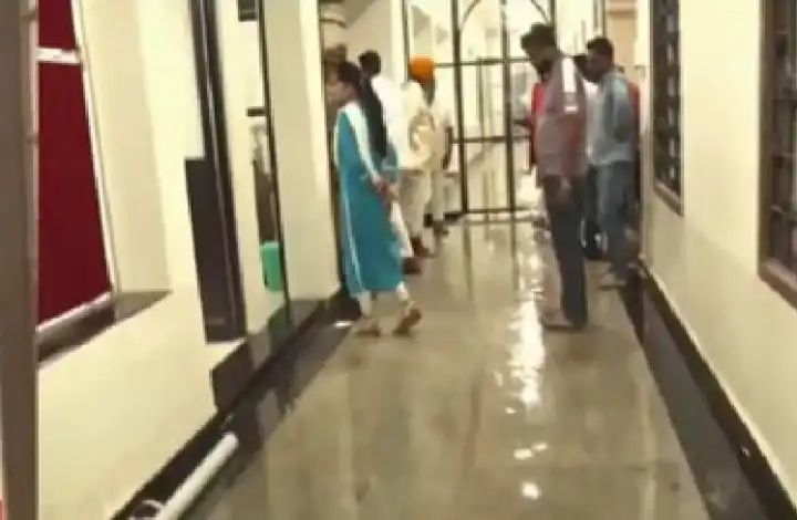 ಬೆಳಗಾವಿಯಲ್ಲಿ ಆಲಿಕಲ್ಲು ಸಹಿತ ಭಾರಿ ಮಳೆ : ಡಿಸಿ ಕಚೇರಿಗೆ ನುಗ್ಗಿದ ಮಳೆ, ದಾಖಲೆಗಳು ನೀರುಪಾಲು