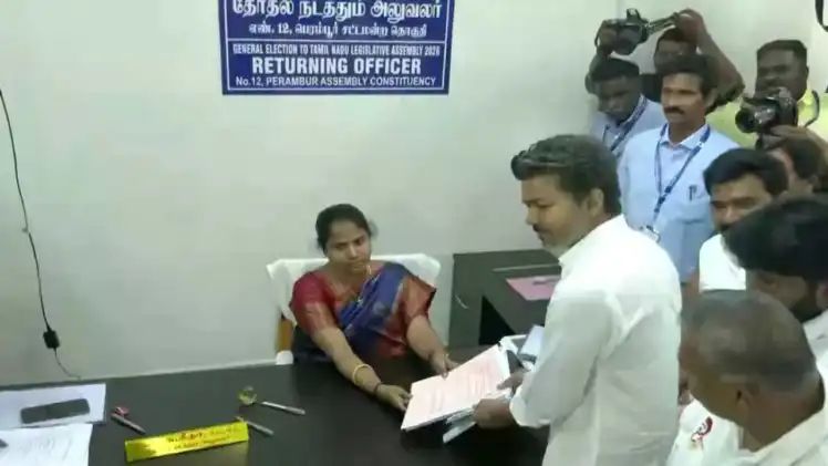 ಟಿವಿಕೆ ಮುಖ್ಯಸ್ಥ ನಟ ವಿಜಯ್ ನಾಮಪತ್ರ ಸಲ್ಲಿಕೆ : 619 ಕೋಟಿ ರೂ. ಆಸ್ತಿ ಒಡೆಯ ಟಿವಿಕೆ ಮುಖ್ಯಸ್ಥ ನಟ ವಿಜಯ್ ನಾಮಪತ್ರ ಸಲ್ಲಿಕೆ : 619 ಕೋಟಿ ರೂ. ಆಸ್ತಿ ಒಡೆಯ