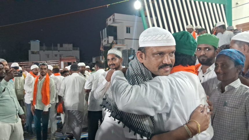 ಶಾಸಕ ಬಸನಗೌಡ ಬಾದರ್ಲಿ ಅವರ ಜನ ಸ್ಪಂದನ ಕಾರ್ಯಾಲಯದಲ್ಲಿ ಇಫ್ತಾರ್ ಕೂಟ