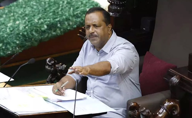 ರಾಜ್ಯ ಸರ್ಕಾರ ವಿರುದ್ಧ ಸ್ಪೀಕರ್ ಸಿಟ್ಟು : ಕಲಾಪದ ಸಮಯ ಹೇಳದೆ ಎದ್ದು ಹೊರನಡೆದ ಖಾದರ್ ರಾಜ್ಯ ಸರ್ಕಾರ ವಿರುದ್ಧ ಸ್ಪೀಕರ್ ಸಿಟ್ಟು : ಕಲಾಪದ ಸಮಯ ಹೇಳದೆ ಎದ್ದು ಹೊರನಡೆದ ಖಾದರ್