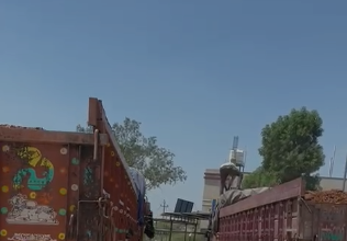 ರಸ್ತೆಗಳ ಮೇಲೆ ಲಾರಿಗಳ ದರ್ಬಾರ್