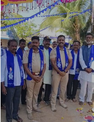 ಅಂಬೇಡ್ಕರ್ ತತ್ವ ಪ್ರತಿ ಬಿಂಬಿಸಿದ ಜಯಂತಿ: ಸಮಾನವಾಗಿ ಹೋಳಾದ ತೆಂಗಿನಕಾಯಿಗಳು ಅಂಬೇಡ್ಕರ್ ತತ್ವ ಪ್ರತಿ ಬಿಂಬಿಸಿದ ಜಯಂತಿ: ಸಮಾನವಾಗಿ ಹೋಳಾದ ತೆಂಗಿನಕಾಯಿಗಳು