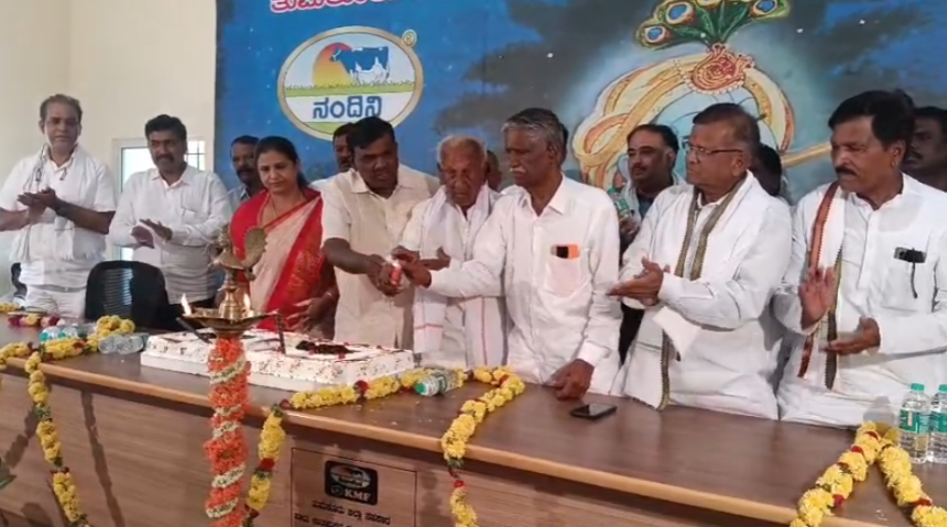 ಪಾವಗಡ ತುಮೂಲ್ ನಿರ್ದೇಶಕ ಸ್ಥಾನಕ್ಕೆ ಮರು ಮತ ಏಣಿಕೆಯಲ್ಲಿ ವಿಜೇತರಾದ ಚನ್ನಮಲ್ಲಯ್ಯ 