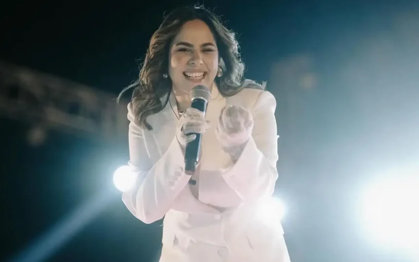 ಪ್ರೇಕ್ಷಕರ ಅನುಚಿತ ವರ್ತನೆ: ಗಾಯಕಿ ಸುನಂದಾ ಶರ್ಮಾ ಕಾರ್ಯಕ್ರಮ ರದ್ದು ಪ್ರೇಕ್ಷಕರ ಅನುಚಿತ ವರ್ತನೆ: ಗಾಯಕಿ ಸುನಂದಾ ಶರ್ಮಾ ಕಾರ್ಯಕ್ರಮ ರದ್ದು