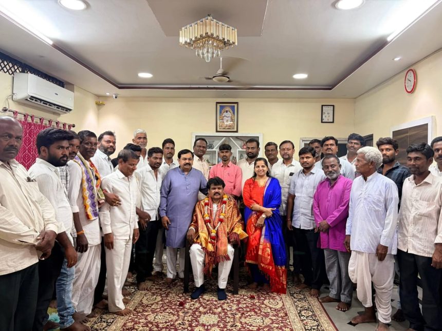 ತೊಟ್ನಳ್ಳಿ ಎಸ್.ಸಿ ಮೋರ್ಚಾ ಜಿಲ್ಲಾ ಉಪಾಧ್ಯಕ್ಷರಾಗಿ ಆಯ್ಕೆ ತೇಲ್ಕೂರ ದಂಪತಿಗಳಿಂದ ಸನ್ಮಾನ ತೊಟ್ನಳ್ಳಿ ಎಸ್.ಸಿ ಮೋರ್ಚಾ ಜಿಲ್ಲಾ ಉಪಾಧ್ಯಕ್ಷರಾಗಿ ಆಯ್ಕೆ ತೇಲ್ಕೂರ ದಂಪತಿಗಳಿಂದ ಸನ್ಮಾನ