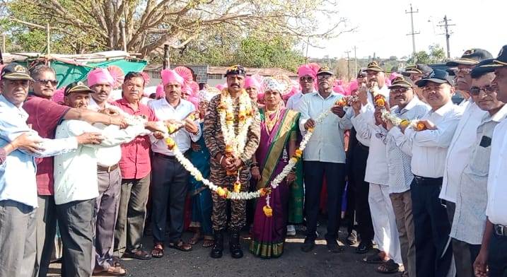 ನಿವೃತ್ತ ಯೋಧನಿಗೆ ಗ್ರಾಮಕ್ಕೆ ಅದ್ಧೂರಿ ಸ್ವಾಗತ