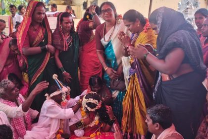 ಭಿಕ್ಷಾಟನೆ ಮೂಲಕ ಮಂಗಳಮುಖಿ ಜಮನಮ್ಮಳಿಂದ ಸಾಮೂಹಿಕ ಮದುವೆ!