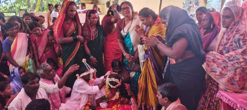 ಭಿಕ್ಷಾಟನೆ ಮೂಲಕ ಮಂಗಳಮುಖಿ ಜಮನಮ್ಮಳಿಂದ ಸಾಮೂಹಿಕ ಮದುವೆ!