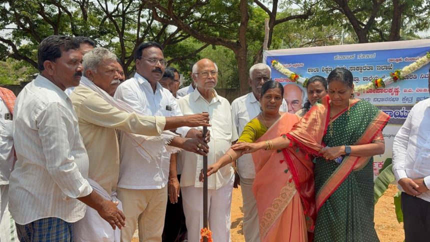 ವಿವಿಧ ಕಾಮಗಾರಿಗಳ ಶಂಕು ಸ್ಥಾಪನೆ ಮಾಡಿದ ಶಾಸಕ ಎನ್ ವೈ ಗೋಪಾಲ ಕೃಷ್ಣ ವಿವಿಧ ಕಾಮಗಾರಿಗಳ ಶಂಕು ಸ್ಥಾಪನೆ ಮಾಡಿದ ಶಾಸಕ ಎನ್ ವೈ ಗೋಪಾಲ ಕೃಷ್ಣ