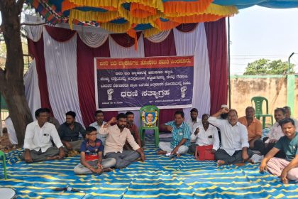 ತಾಲೂಕಾಡಳಿತದ ಧೋರಣೆ ಖಂಡಿಸಿ ಬೀದಿ ಬದಿ ವ್ಯಾಪಾರಿಗಳ ಧರಣಿ