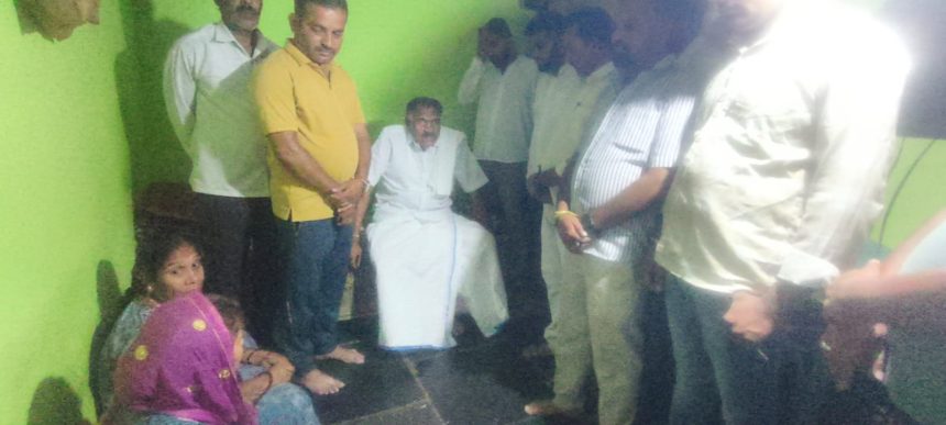 ಕಸಬಾ ಹೋಬಳಿ ಕಾರೆಹಳ್ಳಿ ತಾಂಡ್ಯದ ಮೋನಿಕ ಅವರ ಸ್ವಗ್ರಾಮಕ್ಕೆ ಭೇಟಿ  : ಶಾಸಕ ಕೆಎಂ ಶಿವಲಿಂಗೇಗೌಡರು