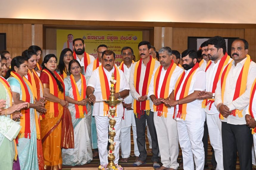 ಕರ್ನಾಟಕ ರಕ್ಷಣಾ ವೇದಿಕೆ ಅಧ್ಯಕ್ಷರ ನೇತೃತ್ವದಲ್ಲಿ ಮಹತ್ವದ ಸಭೆ