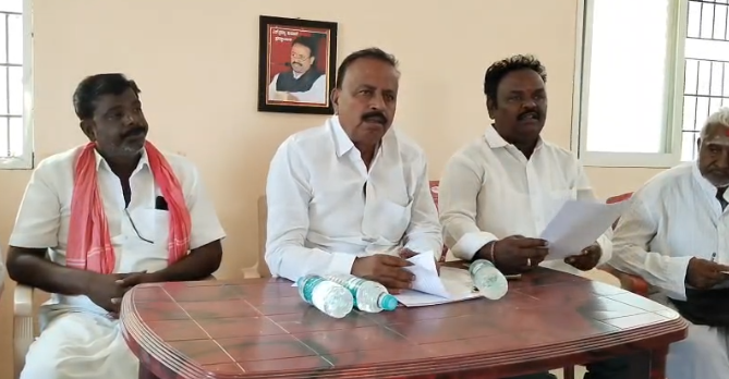 ಭೂಗಳ್ಳರ ಮೇಲೆ ಕಾನೂನು ಕ್ರಮಕ್ಕೆ ಆಗ್ರಹಿಸಿ ಜಿಲ್ಲಾ ಕಛೇರಿಗೆ ಪಾದಯಾತ್ರೆ. ಭೂಗಳ್ಳರ ಮೇಲೆ ಕಾನೂನು ಕ್ರಮಕ್ಕೆ ಆಗ್ರಹಿಸಿ ಜಿಲ್ಲಾ ಕಛೇರಿಗೆ ಪಾದಯಾತ್ರೆ.