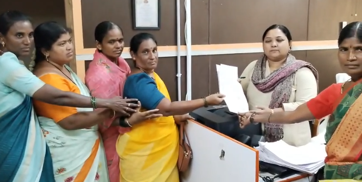 ಮನೆಗಳನ್ನು ಖಾಲಿ ಮಾಡುವಂತೆ ಬೆದರಿಸುತ್ತಿರುವವರ ಮೇಲೆ ಕ್ರಮಕ್ಕೆ ಆಗ್ರಹ