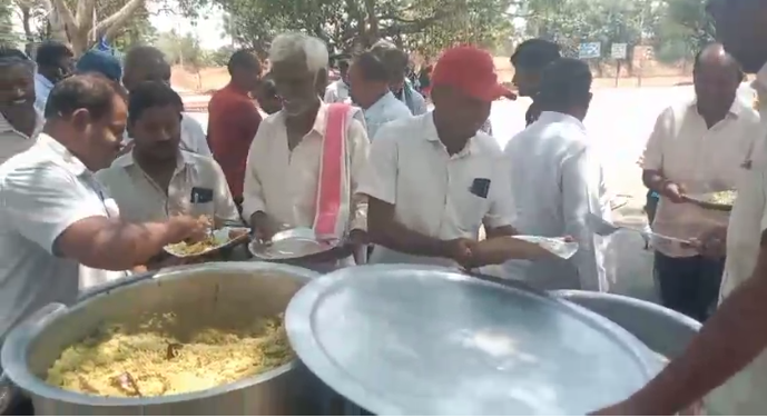 ಮಾಜಿ ಶಾಸಕ ಜಿ.ವಿ.ಶ್ರೀರಾಮರೆಡ್ಡಿರವರ ಪುಣ್ಯ ಸ್ಮರಣೆ ಅಭಿಮಾನಿಗಳ ಬಳಗದಿಂದ ಅನ್ನದಾನ ಕಾರ್ಯಕ್ರಮ