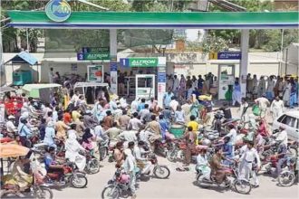 ಪಾಕಿಸ್ತಾನದಲ್ಲಿ ತೀವ್ರ ಇಂಧನ ಬಿಕ್ಕಟ್ಟು : ಪೆಟ್ರೋಲ್‌ ಬೆಲೆ ₹458, ಡಿಸೇಲ್ 520 ರೂ. ಲೀಟರ್