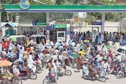 ಪಾಕಿಸ್ತಾನದಲ್ಲಿ ತೀವ್ರ ಇಂಧನ ಬಿಕ್ಕಟ್ಟು : ಪೆಟ್ರೋಲ್‌ ಬೆಲೆ ₹458, ಡಿಸೇಲ್ 520 ರೂ. ಲೀಟರ್