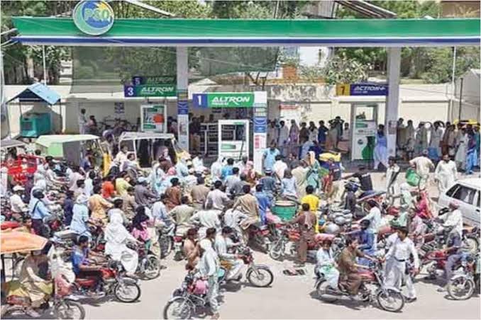 ಪಾಕಿಸ್ತಾನದಲ್ಲಿ ತೀವ್ರ ಇಂಧನ ಬಿಕ್ಕಟ್ಟು : ಪೆಟ್ರೋಲ್‌ ಬೆಲೆ ₹458, ಡಿಸೇಲ್ 520 ರೂ. ಲೀಟರ್