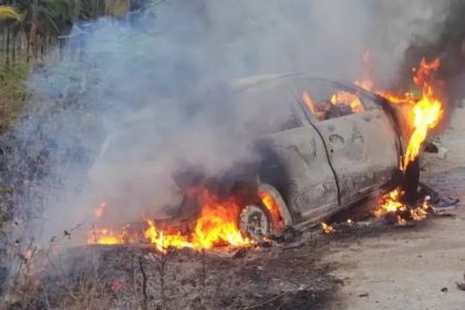 ಭೀಕರ ಅಪಘಾತಕ್ಕೆ ಹೊತ್ತಿ ಉರಿದ ಕಾರು : ಮೂವರು ಸಜೀವ ದಹನ 