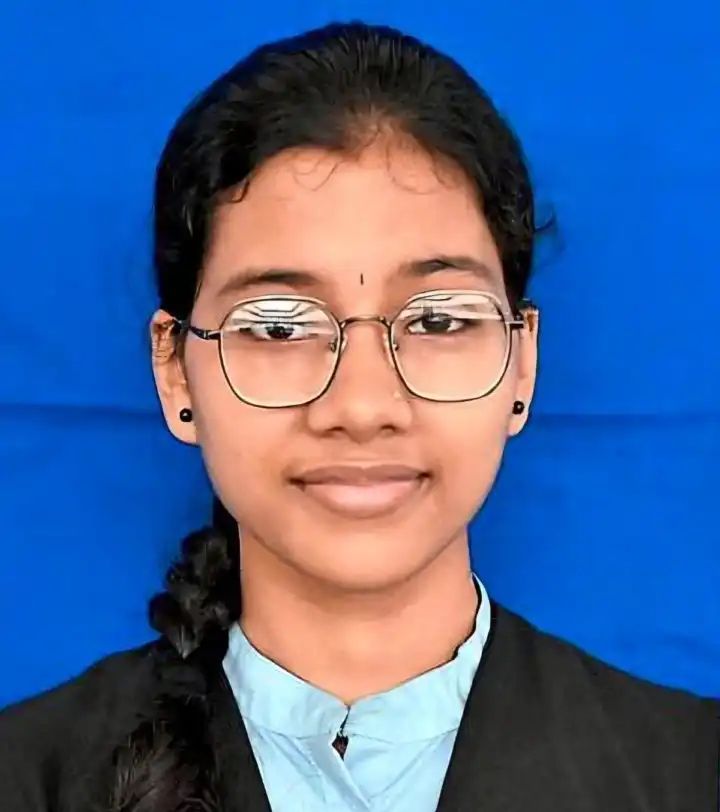 ಅಮ್ಮನ ಅಗಲಿಕೆ ನೋವಿನಲ್ಲಿ 600ಕ್ಕೆ 600 ಪಡೆದ ಕಾಮರ್ಸ್ ವಿದ್ಯಾರ್ಥಿನಿ ಅಮ್ಮನ ಅಗಲಿಕೆ ನೋವಿನಲ್ಲಿ 600ಕ್ಕೆ 600 ಪಡೆದ ಕಾಮರ್ಸ್ ವಿದ್ಯಾರ್ಥಿನಿ