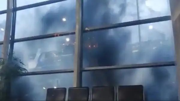 ಮುಂಬೈನ ಅಂತರಾಷ್ಟ್ರೀಯ ವಿಮಾನ ನಿಲ್ದಾಣದಲ್ಲಿ ಭಾರಿ ಬೆಂಕಿ ಅವಘಡ  