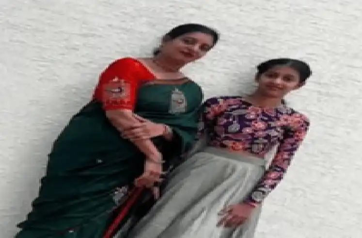 14 ವರ್ಷದ ಮಗಳನ್ನು ಕೊಂದು ತಾಯಿ ಆತ್ಮಹತ್ಯೆ 14 ವರ್ಷದ ಮಗಳನ್ನು ಕೊಂದು ತಾಯಿ ಆತ್ಮಹತ್ಯೆ