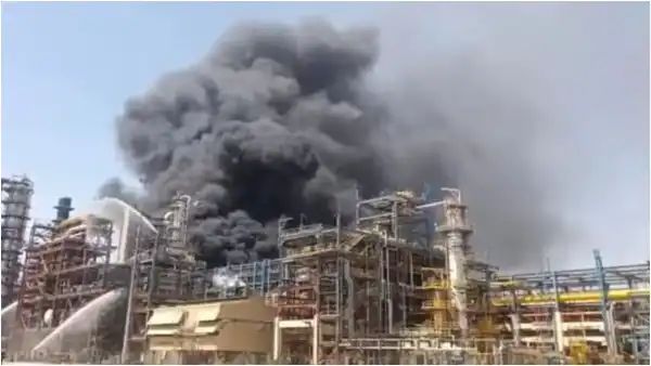 ನಾಳೆ ಮೋದಿ ಉದ್ಘಾಟಿಸಲಿದ್ದ ತೈಲಸಂಗ್ರಹಣಾ ಘಟದಲ್ಲಿ ಭೀಕರ ಬೆಂಕಿ ಅವಘಡ 